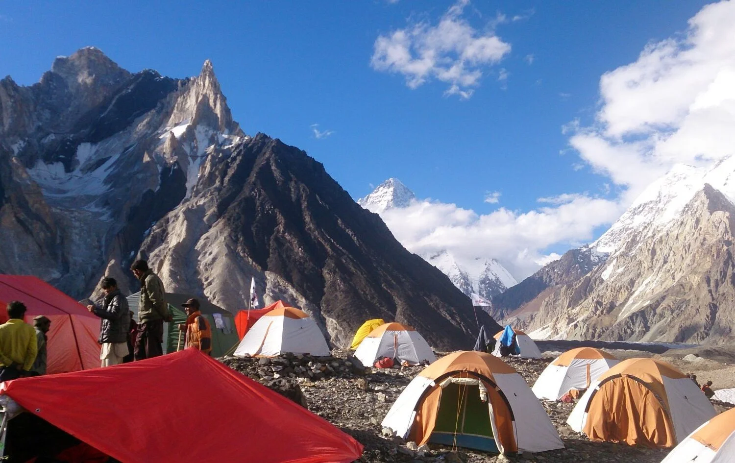 treks in hunza